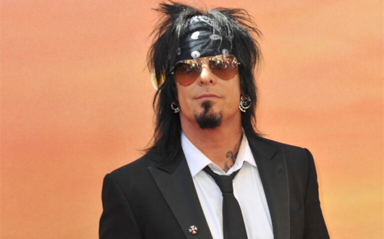 nikki sixx wife